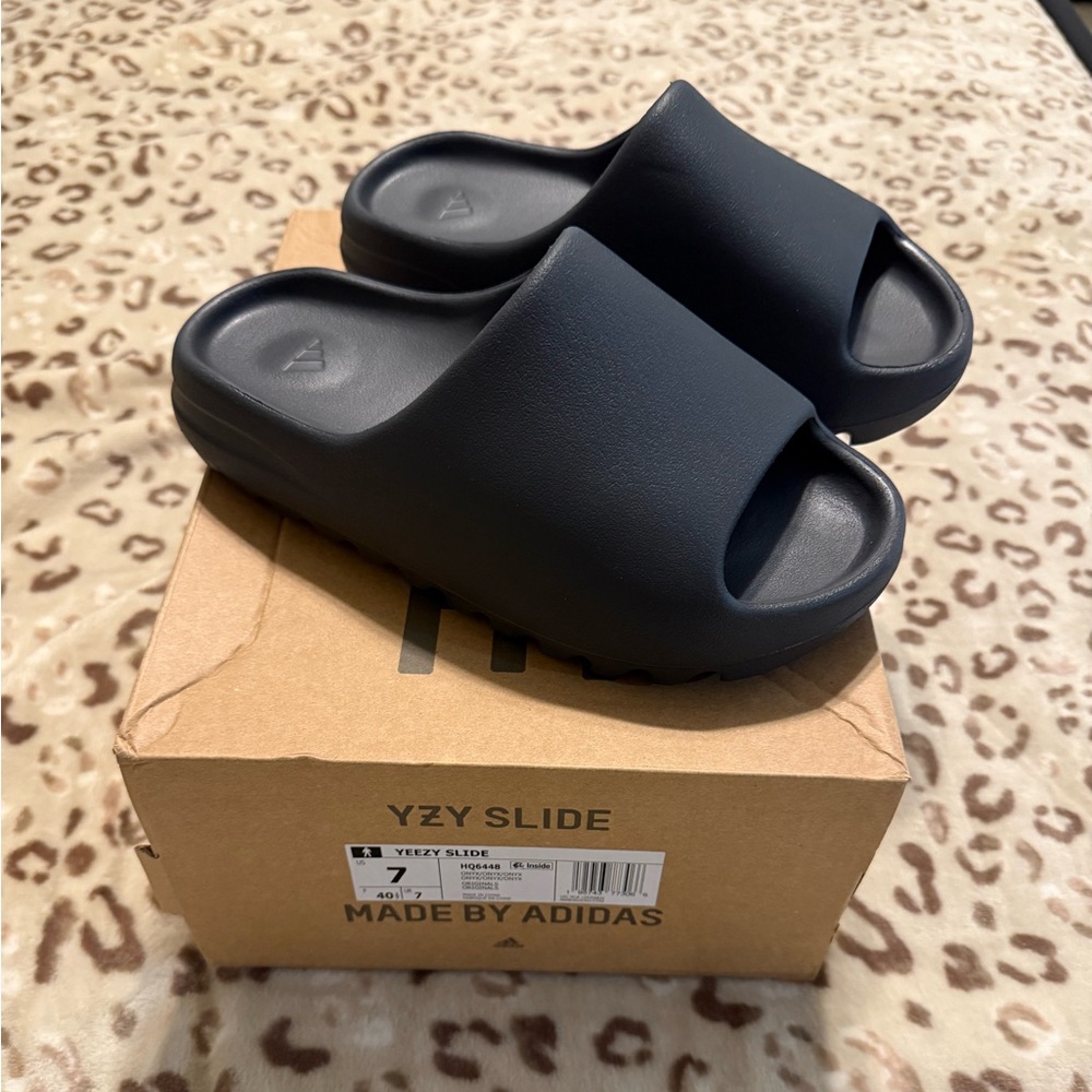 Yeezy Slide in Dark Gray